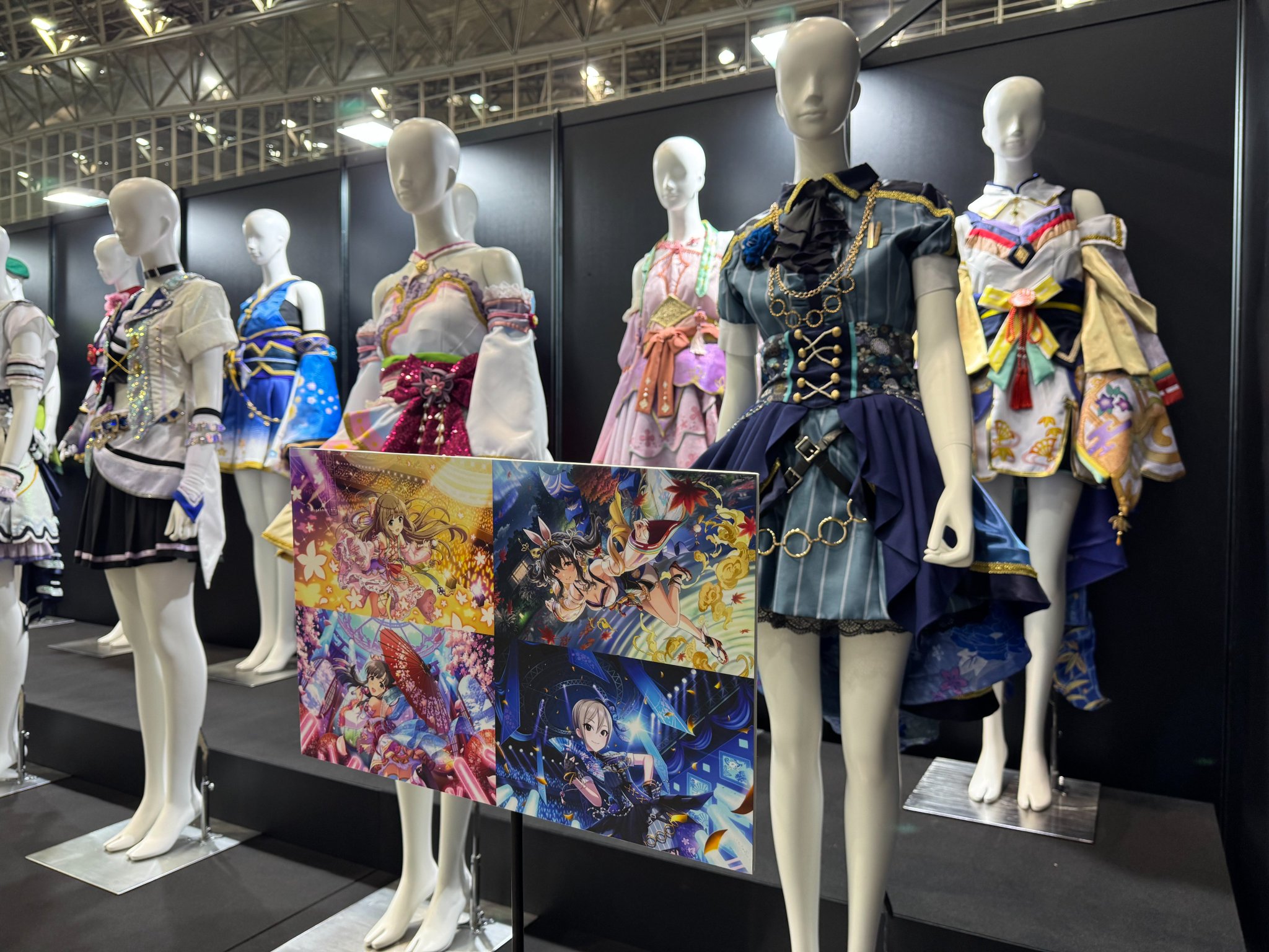 藤原肇と依田芳乃の個人衣装展示