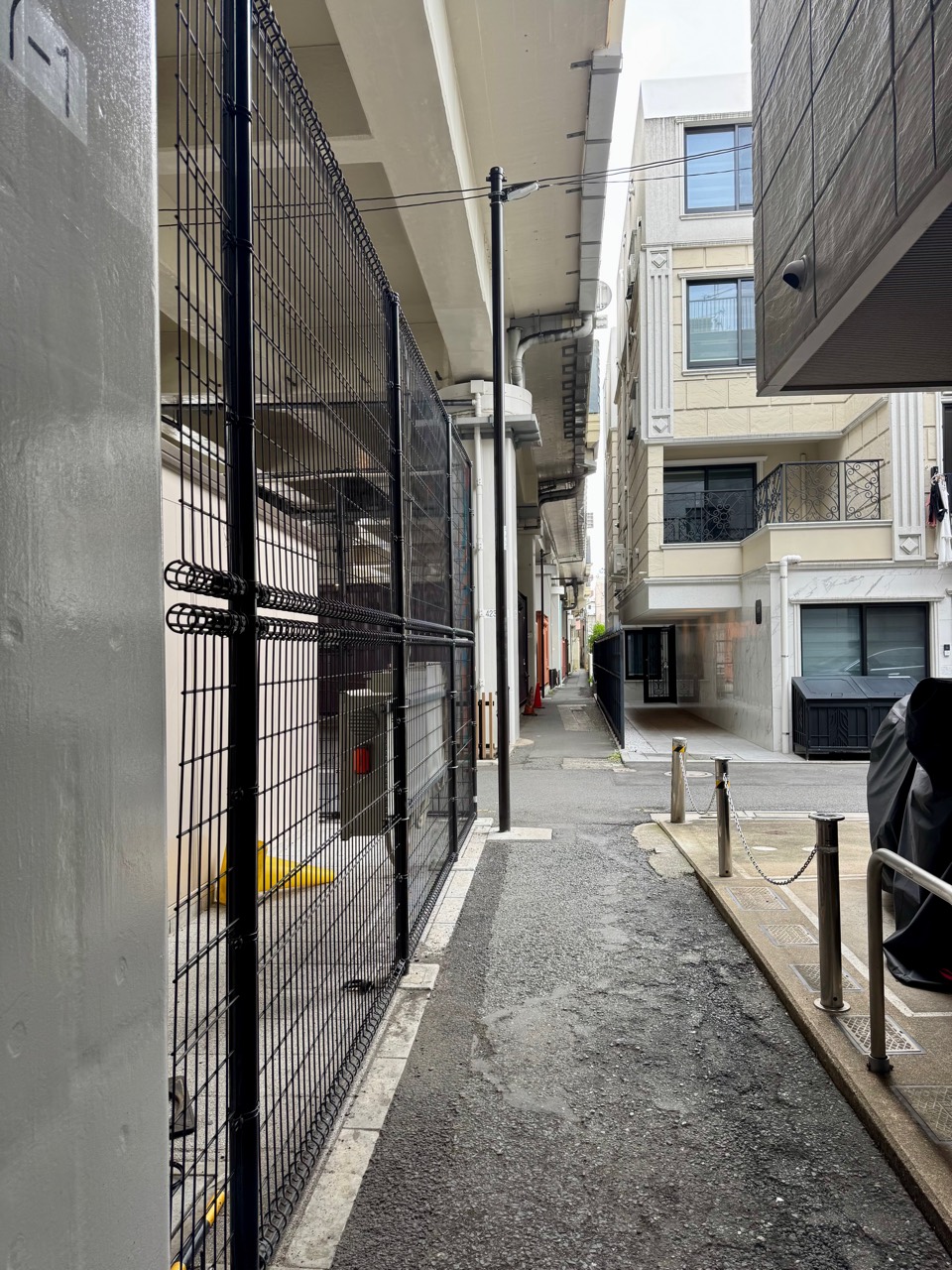 駒テラス西参道公園裏の路地
