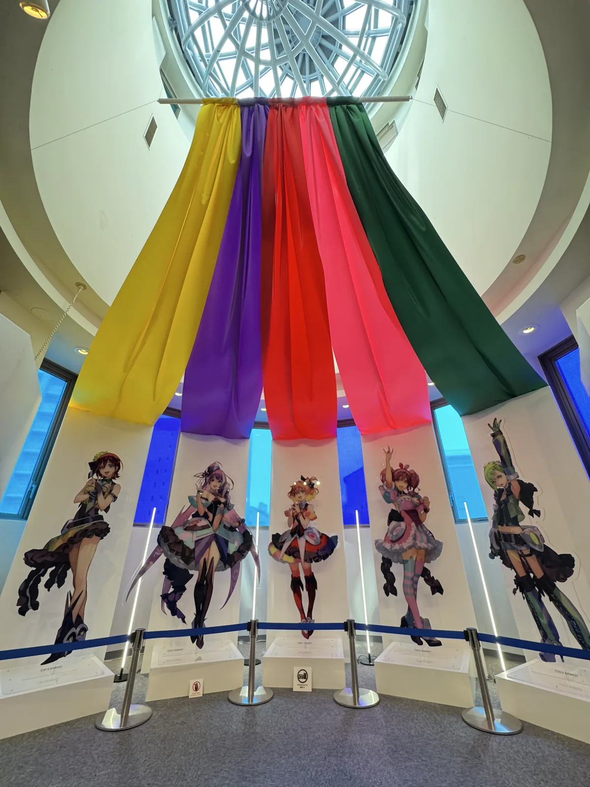手塚治虫記念館に展示されたワルキューレ5人の等身大アクリルスタンド