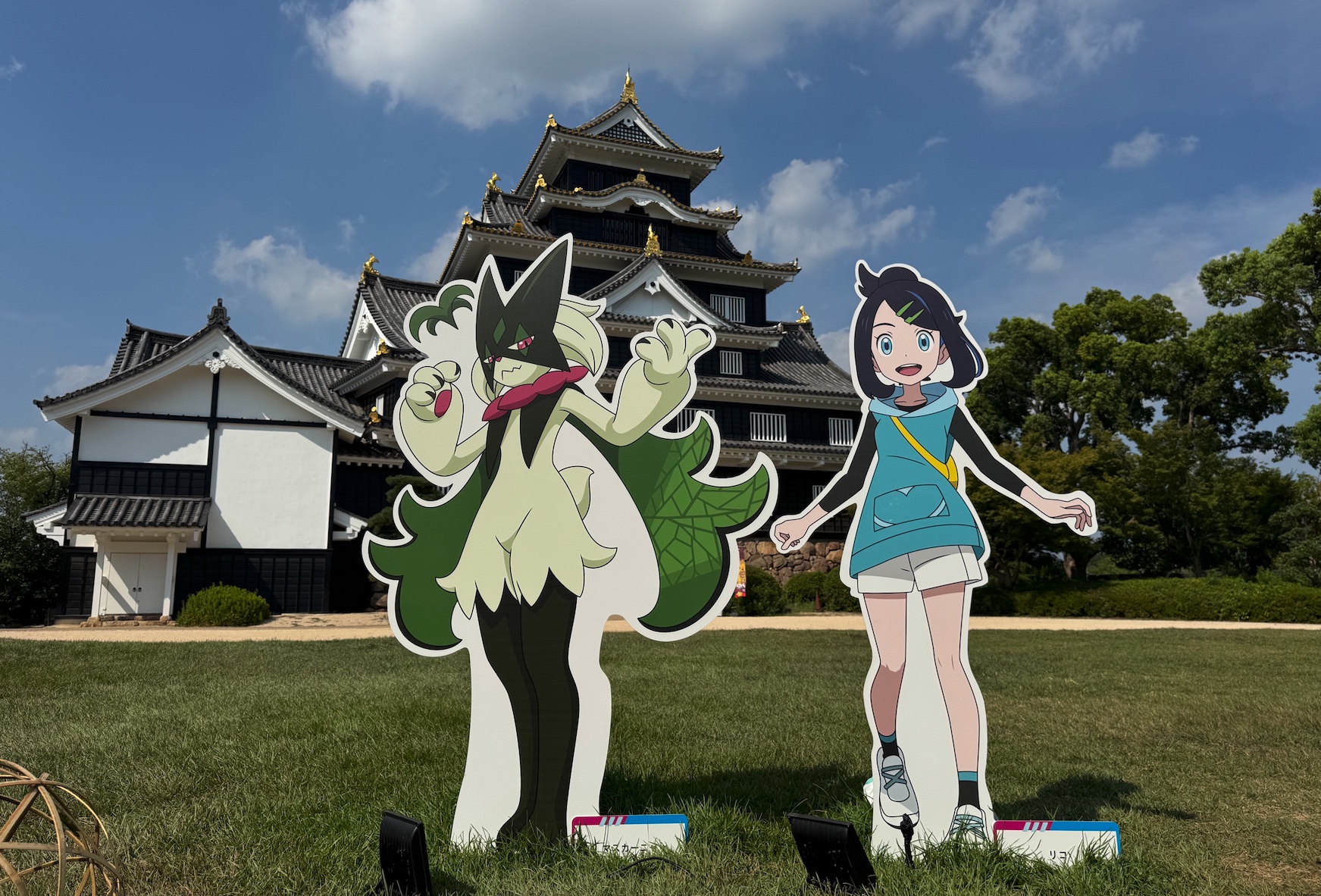 岡山城を背景にしたリコとマスカーニャのフォトスポット